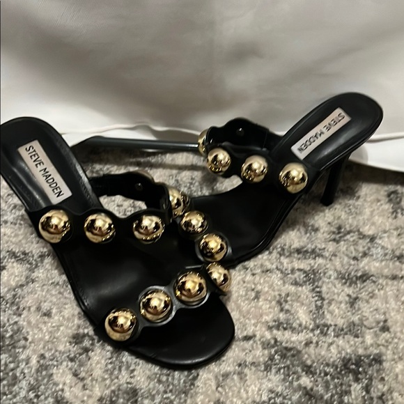 Steve Madden Black and Gold Slide Sandals with Studded Design - Picture 4 of 4